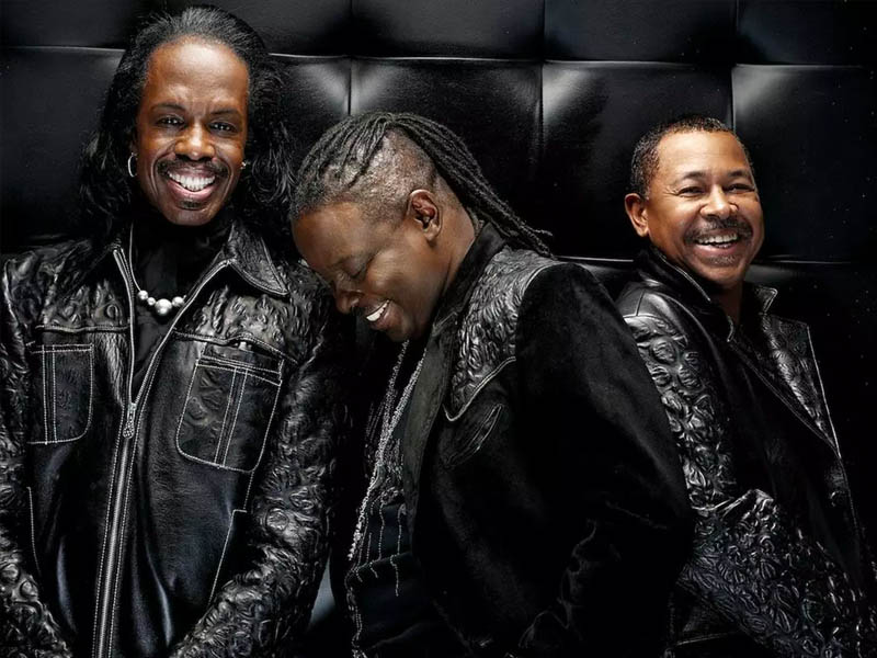 Earth, Wind and Fire at Arizona Financial Theatre
